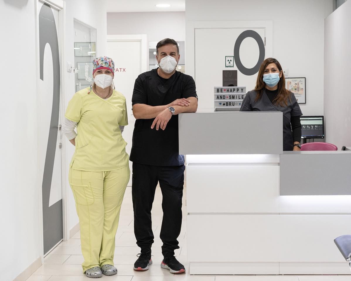Equip de Bru Clínica Dental a la recepció