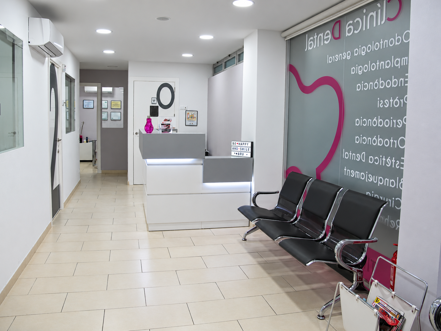 Recepció i sala d'espera de Bru Clínica Dental